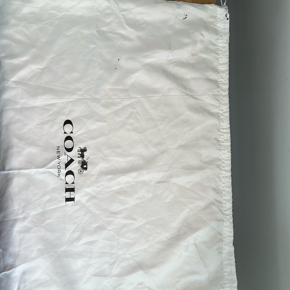 Coach vintage large leather purse with clasp. Comes with dust bag. - Picture 11 of 13